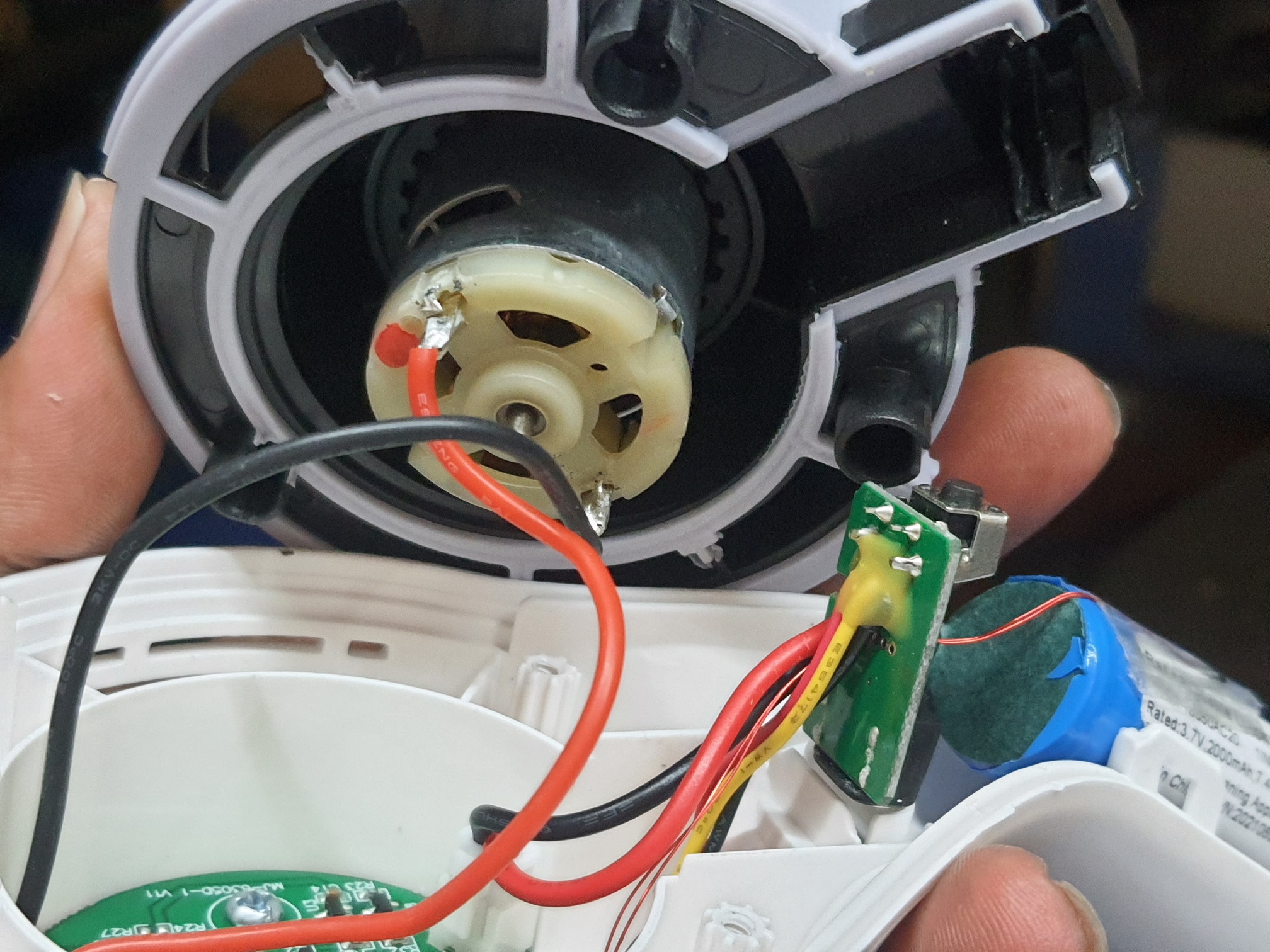 ซ่อมเครื่องเช็ดกระจกไฟฟ้า รุ่น LU-6350SW0 อาการชาร์จไฟไม่เข้า