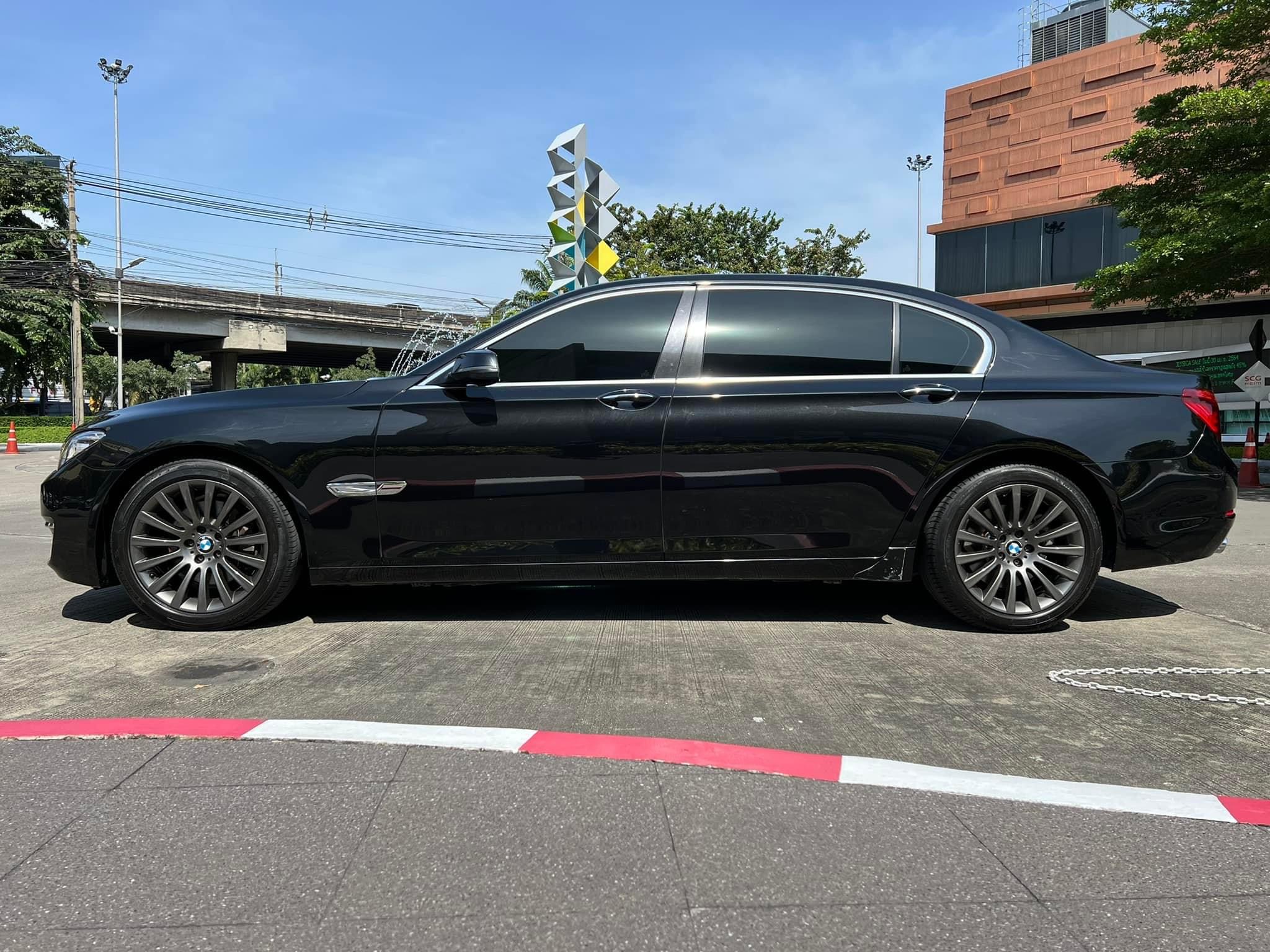 BMW 730LD Lci ประตูดูด หลังคาซันรูฟ ปี 2015
