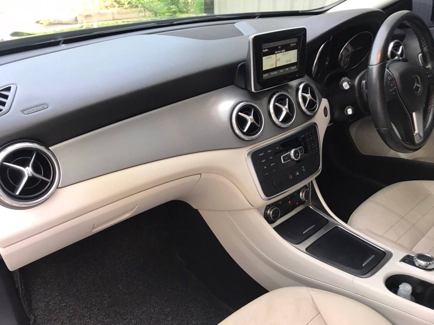 Mercedes Benz GLA200 1.6(w156)urban suv ปี 2015