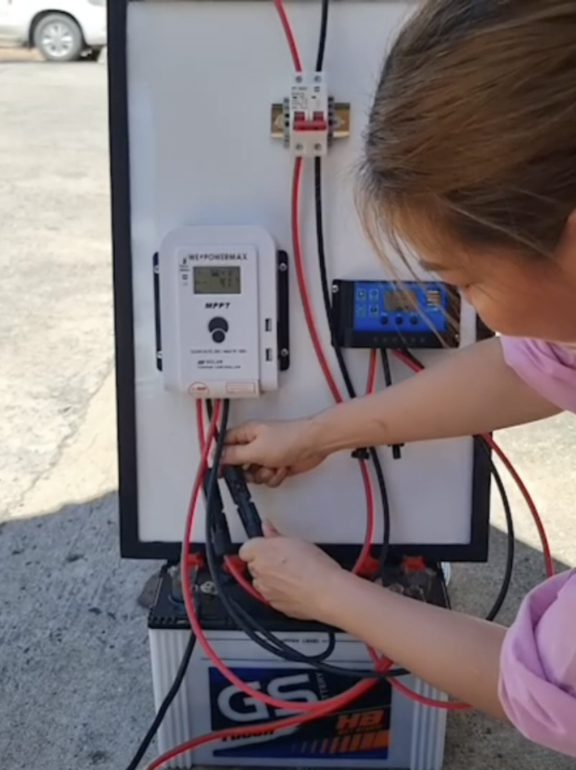 โซล่าร์ชาร์จเจอร์ วี เพาเวอร์ แม็คซ์