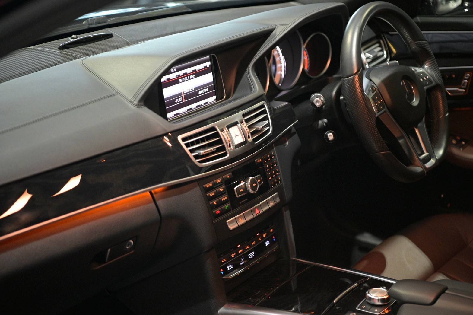 Mercedes-Benz E300 AMG Bluetec Hybrid ปี 2015