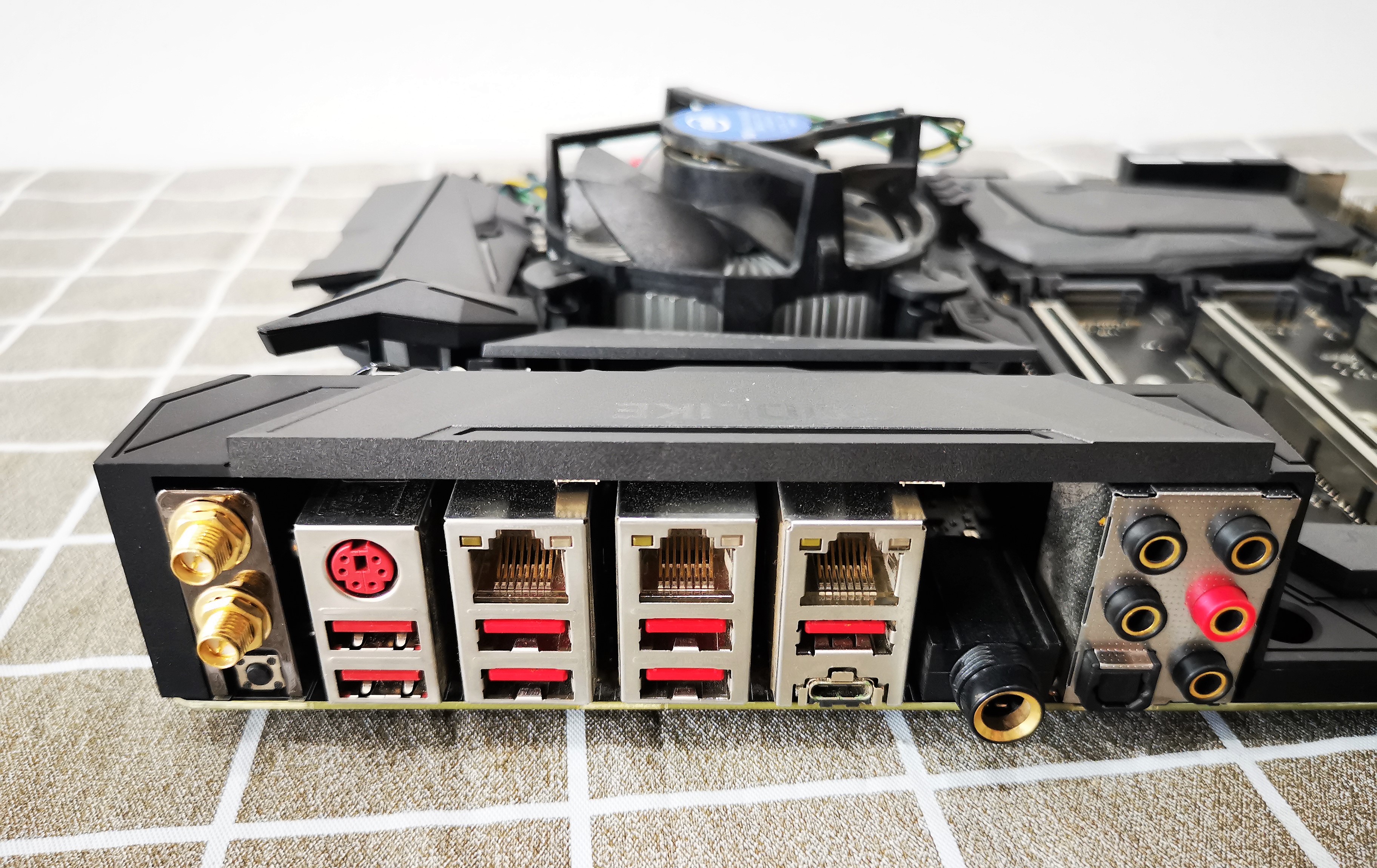 เซ็ตมัดรวม บอร์ด Z370 + ซีพียู i3 8100