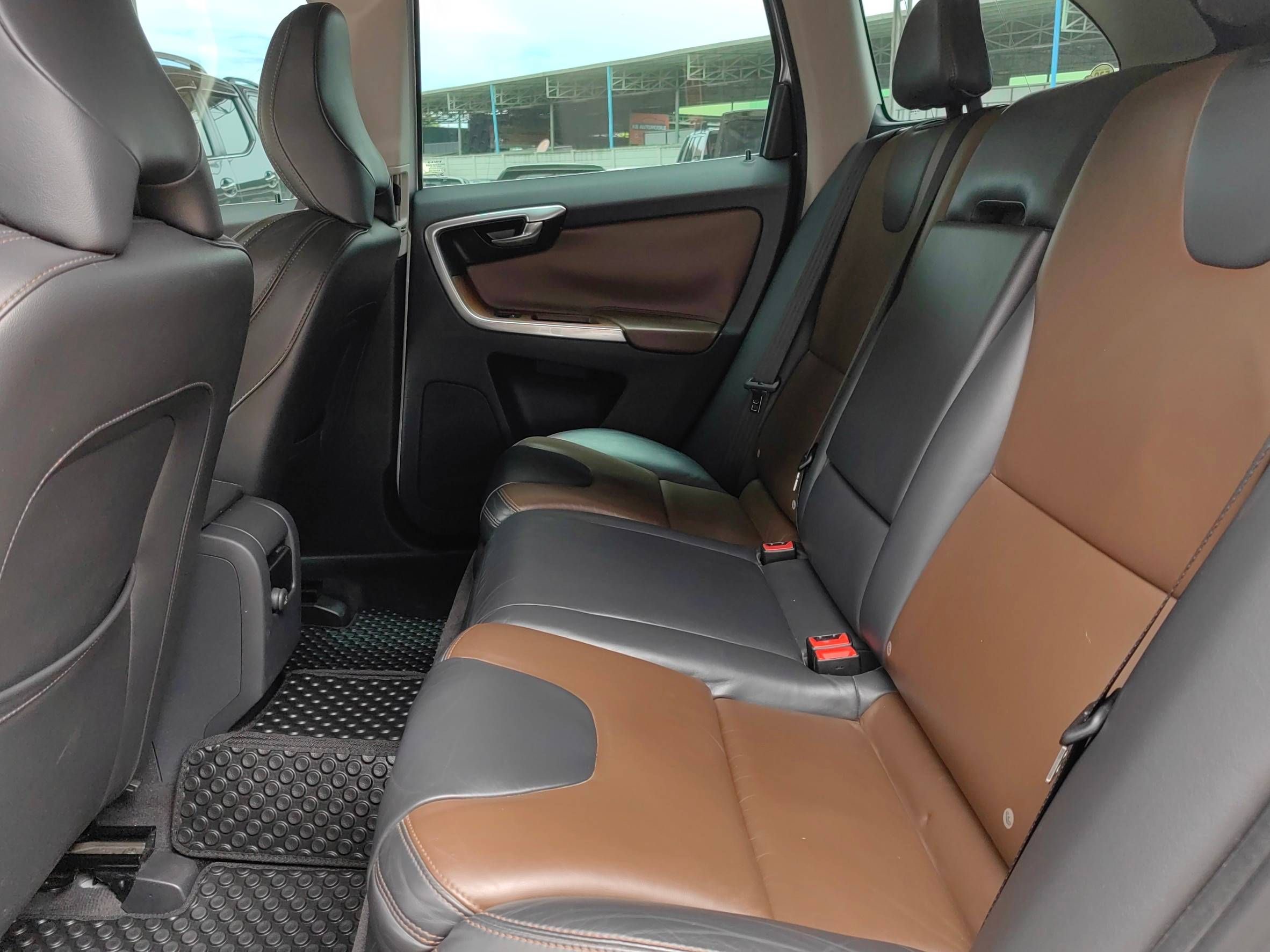 Volvo XC60 2.0 T5 ปี 2016