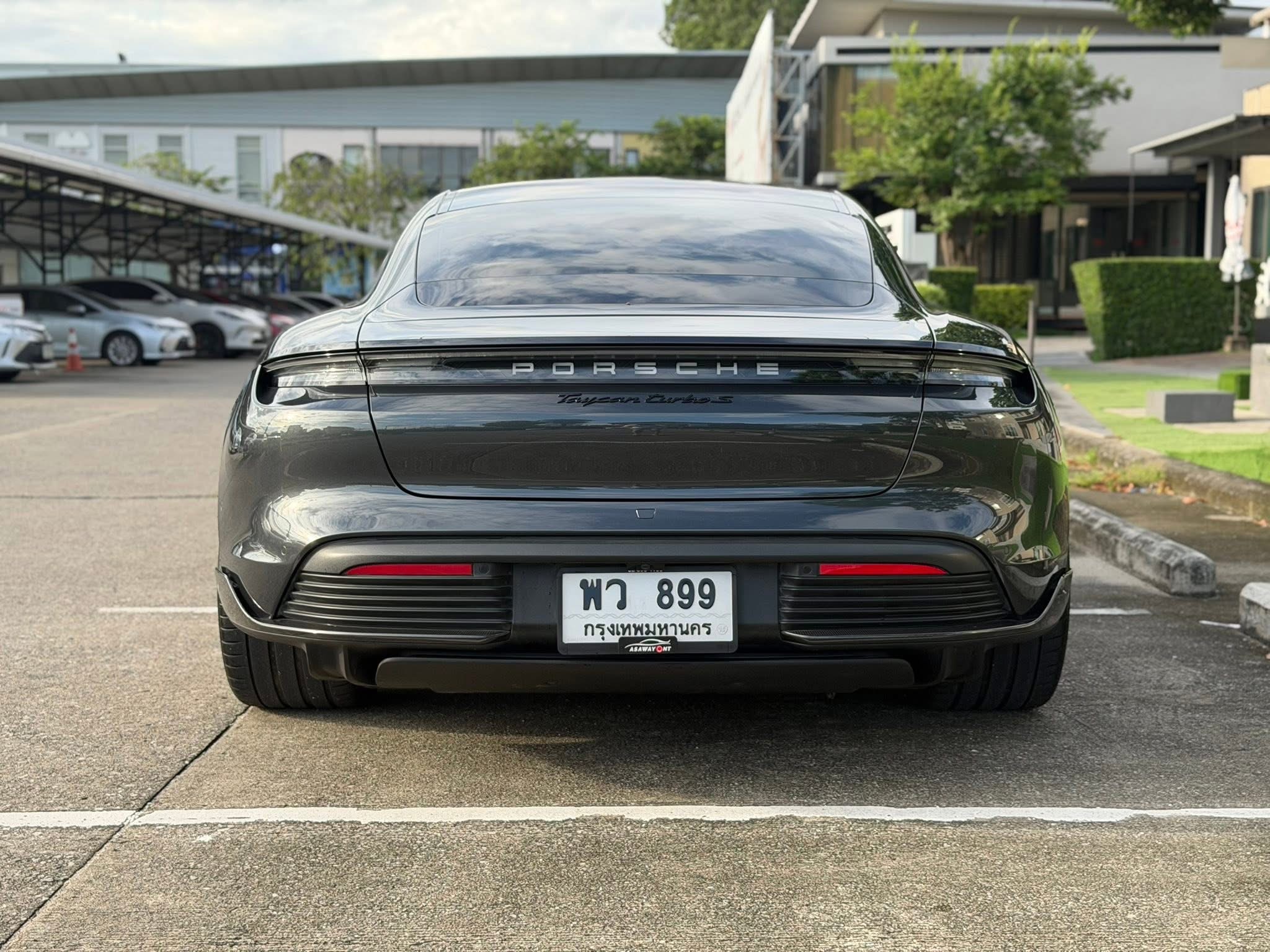 Porsche Taycan Turbo S ปี 2020