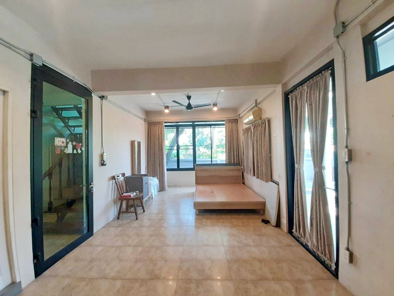 บ้านให้เช่า ท/ฮ หลังมุม ตรงข้าม รพ. บางมด