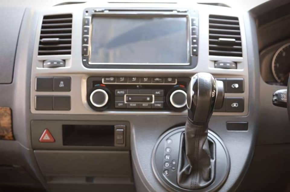 Volkswagen Caravelle สีเทาเข้ม ปี 2013