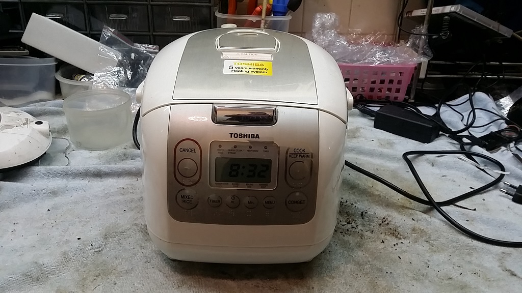ซ่อมหม้อหุงข้าว ยี่ห้อ TOSHIBA รุ่น RC-10NMF อาการฝาหม้อเปิดแล้วไม่ดีดขึ้น