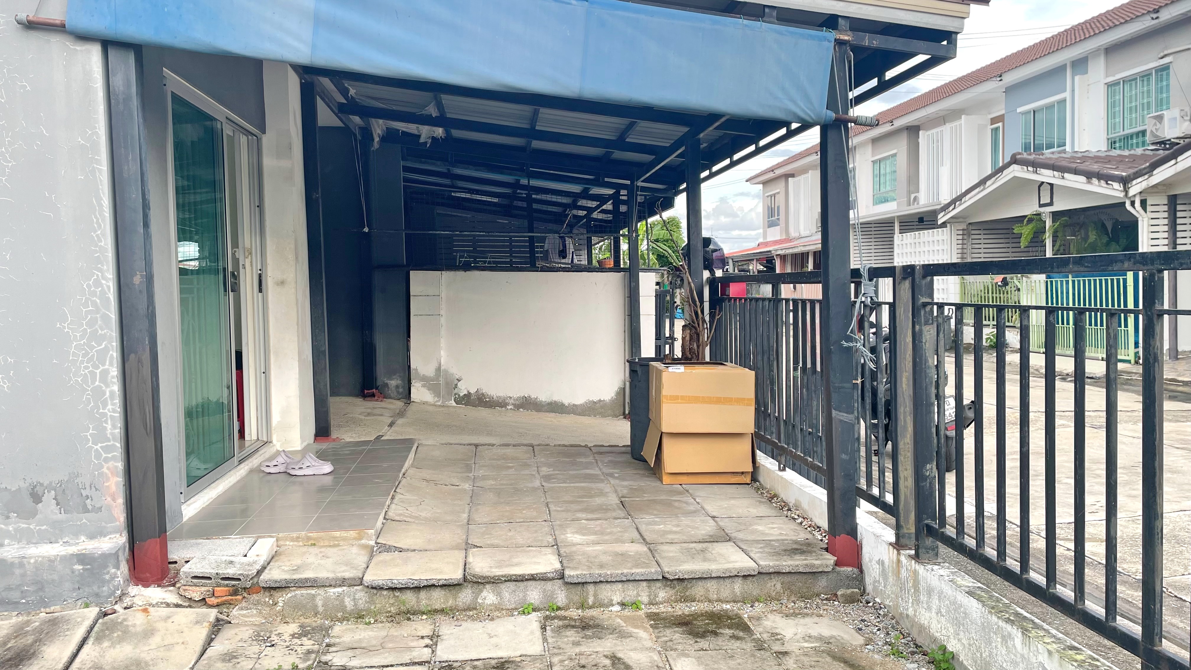 ให้เช่า ทาว์นเฮาส์หลังมุม มีฟื้นที่ด้านข้าง ใกล้ วัดลาดปลาดุก