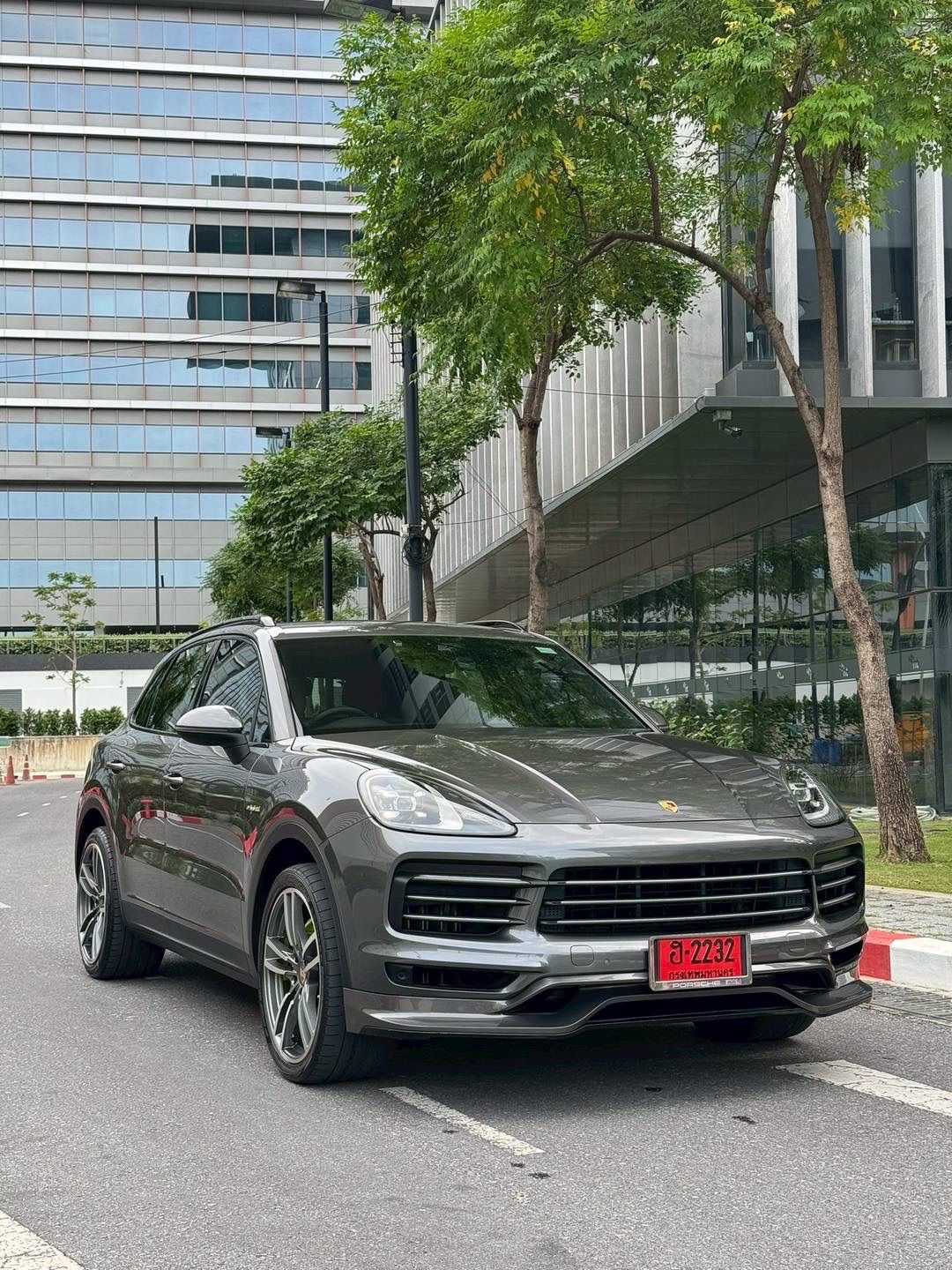 Porsche Cayenne SUV Plug-in hybrid ปี 2019