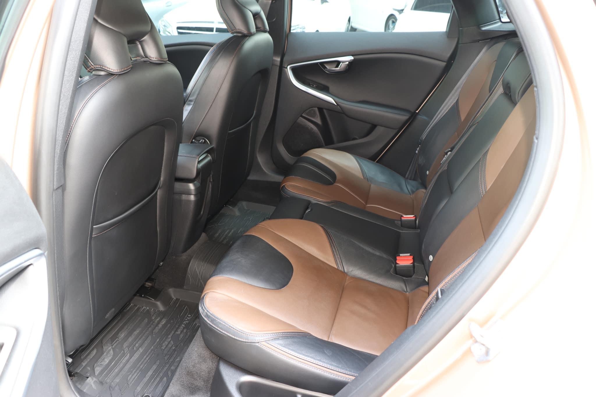 VOLVO V40 2.0 T5 Cross Country ปี2015