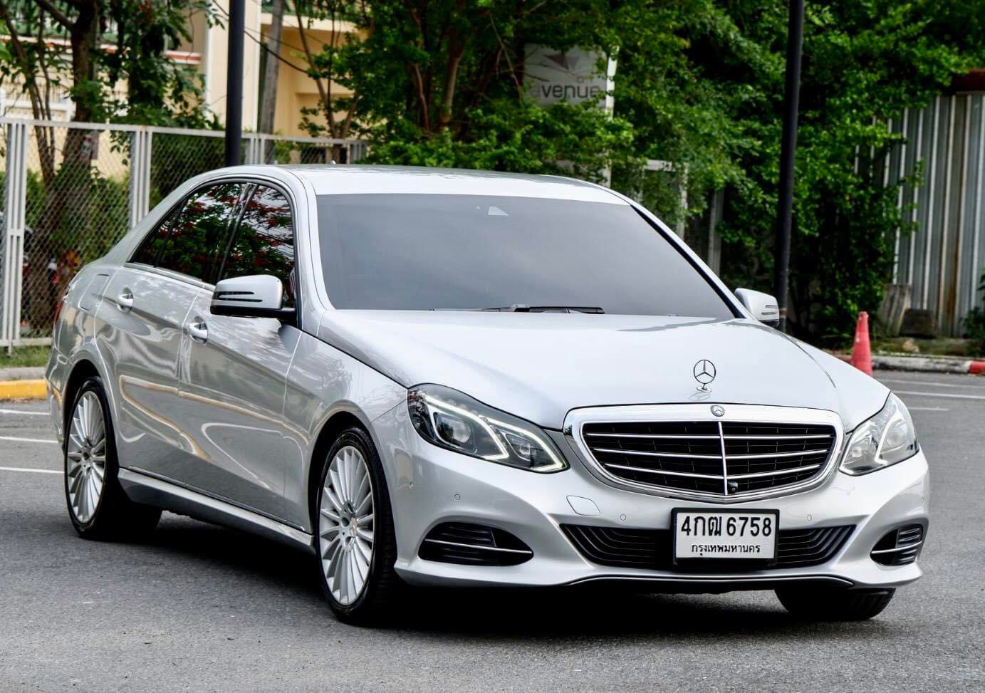 Benz W212 E300 Diesel Bluetec Hybrid Executive Fulloption ปี 2015