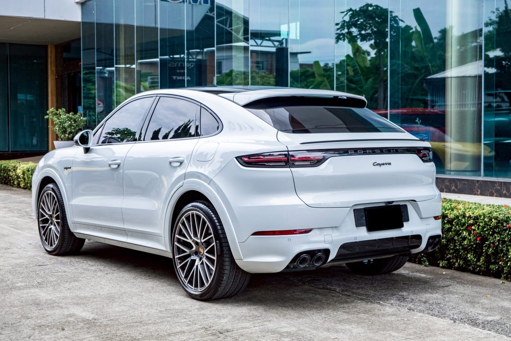 Porsche Cayenne Coupe ปี 2024