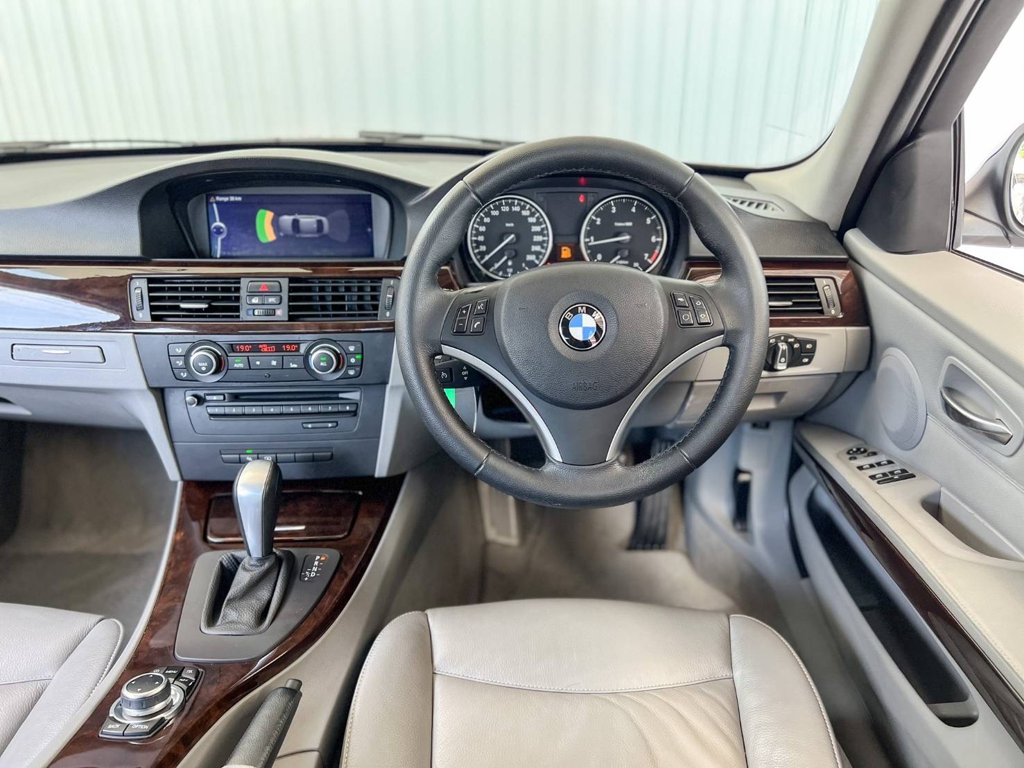 BMW SERIES 3 320i SE โฉม E90 ปี 2010