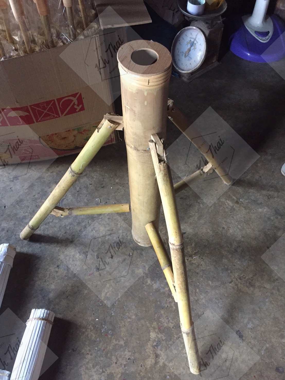 ร่มชั้นผ้าน้ำมัน สีทุกสี ขนาด 12 14 17 ตามลำดับ พร้อมขาตั้ง ใช้งานด้ทันที