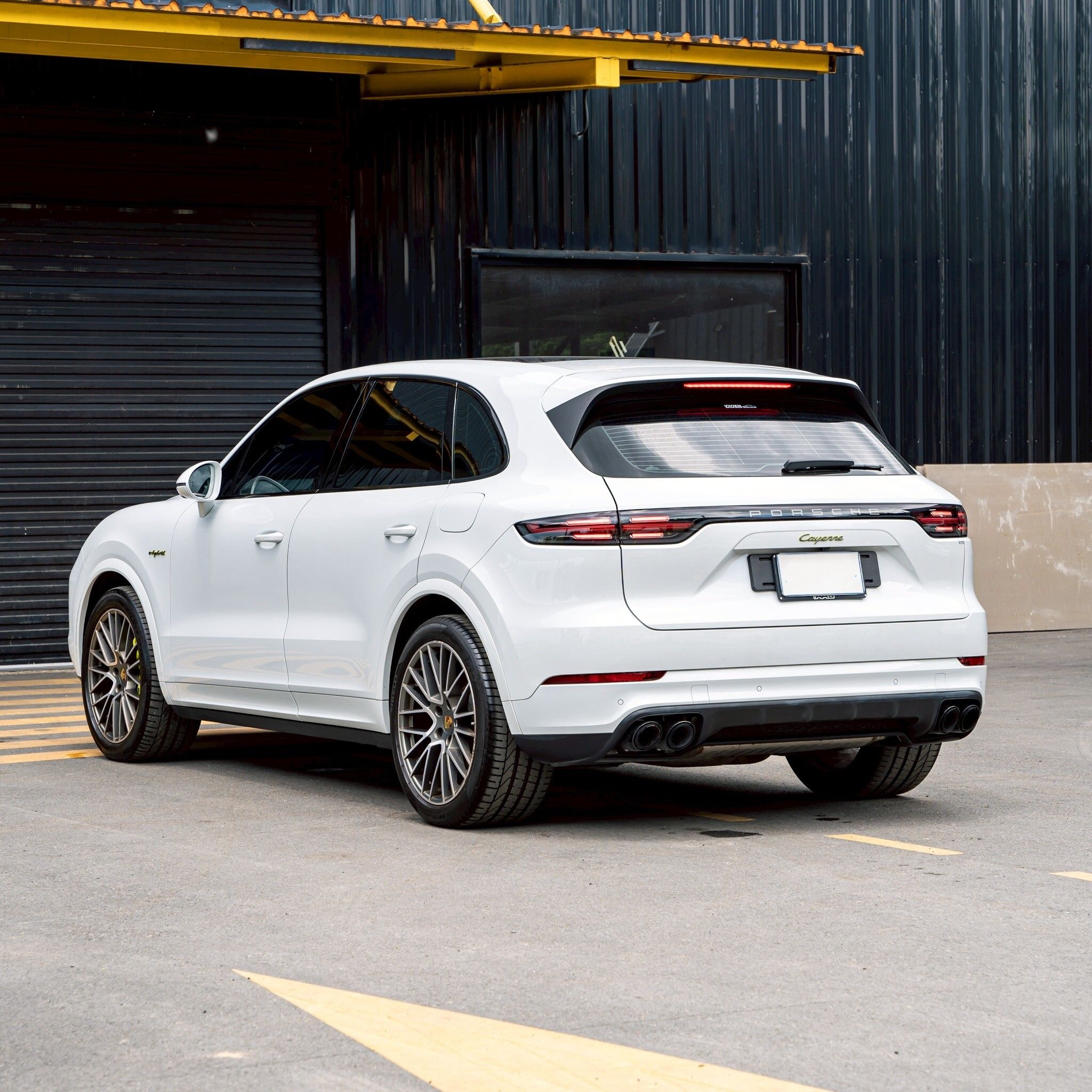 Porsche Cayenne E-Hybrid Platinum Edition ปี 2022