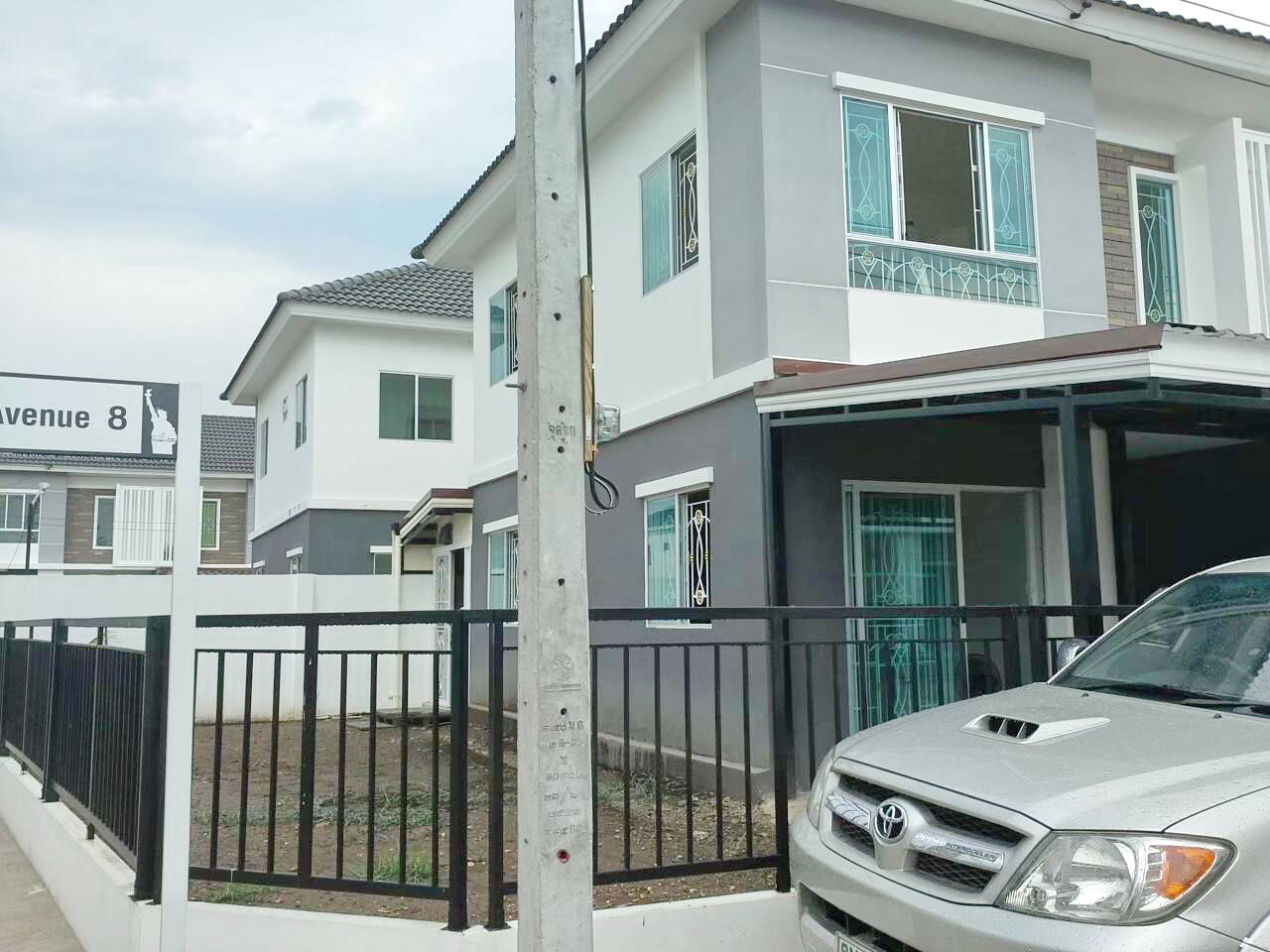 ให้เช่า ทาว์นเฮาส์หลังมุม มีฟื้นที่ด้านข้าง ใกล้ วัดลาดปลาดุก