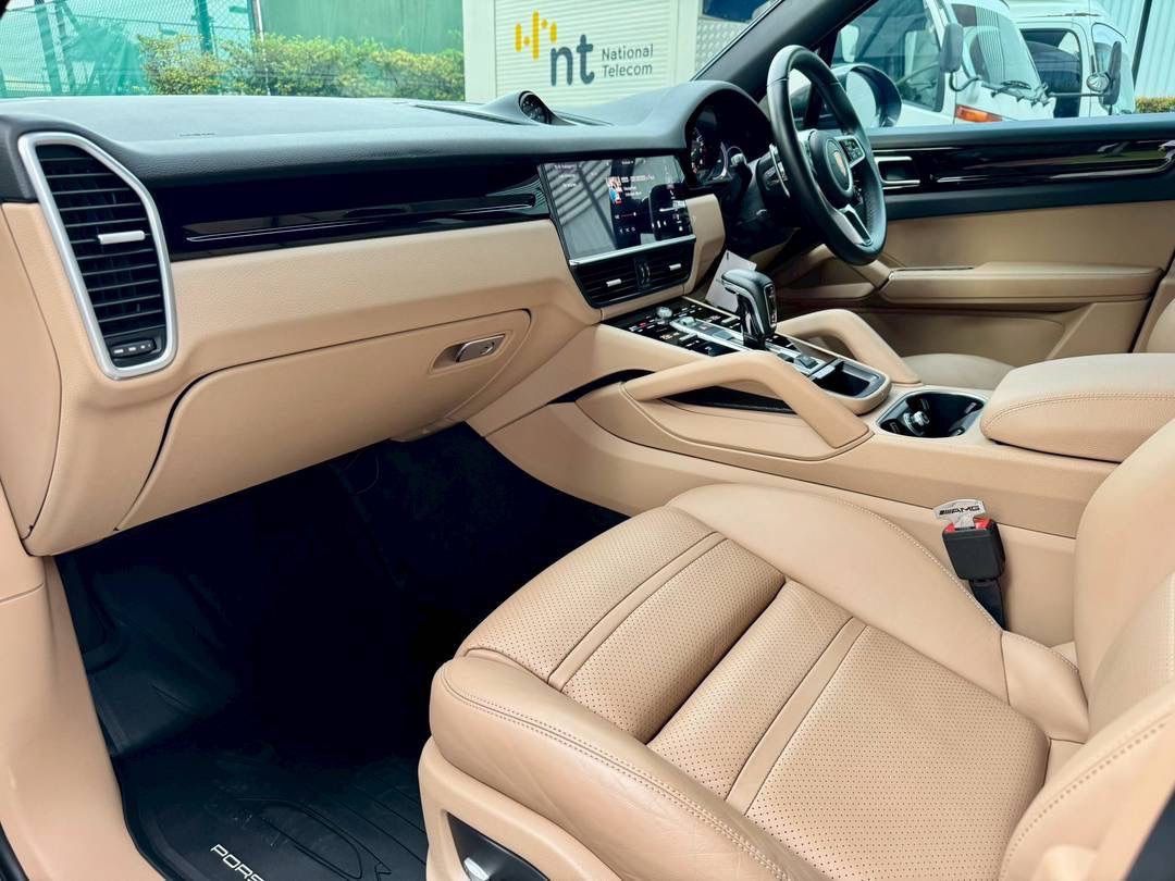 Porsche Cayenne SUV Plug-in hybrid ปี 2019