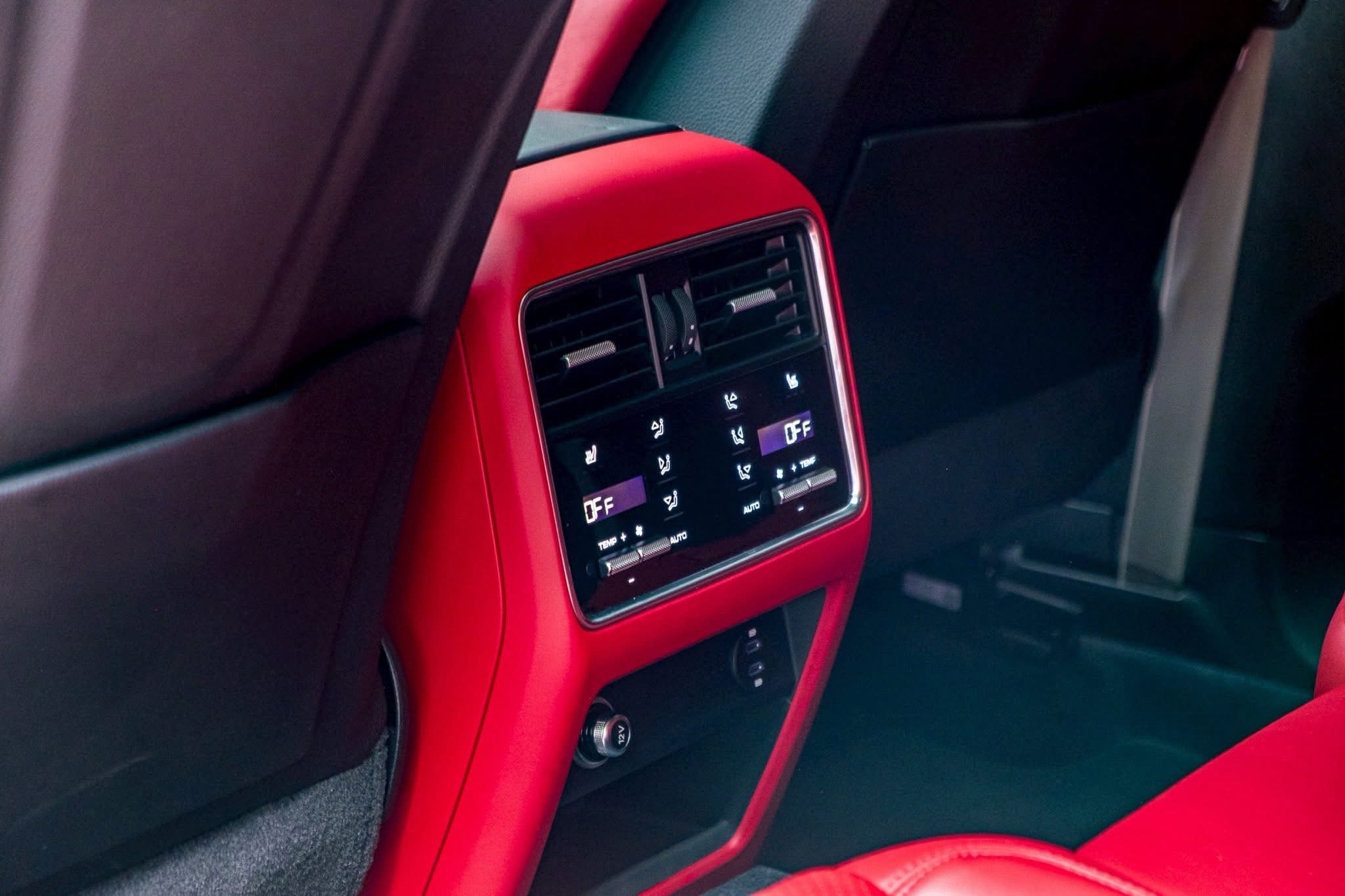 Porsche Cayenne Coupe ปี 2024