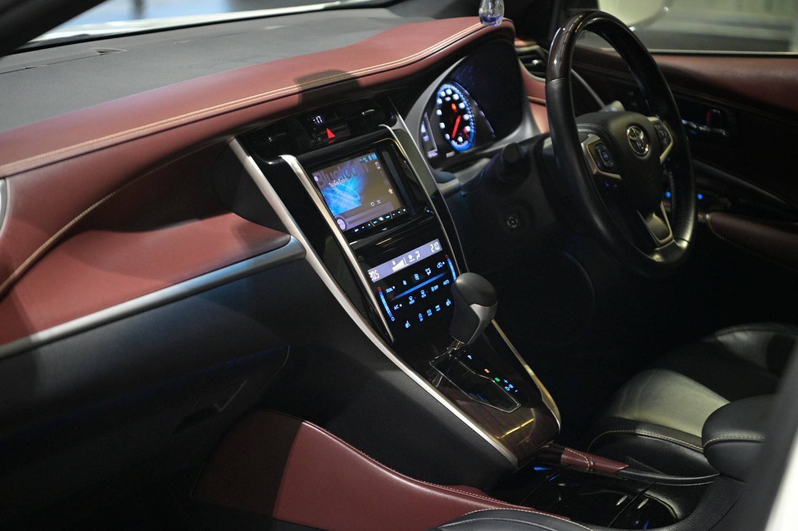 TOYOTA HARRIER 2.0 เบนซิน ปี 2014