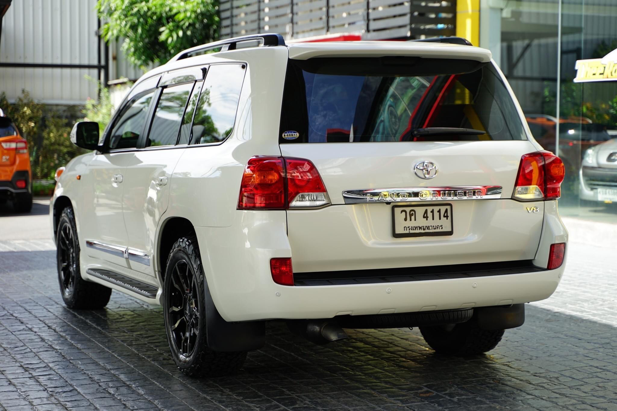 Toyota Land Cruiser 4.5 200 VX 4WD SUV ปี2012