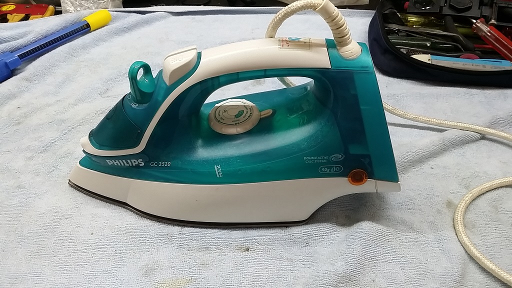 ซ่อมเตารีดไอน้ำ ยี่ห้อ PHILIPS รุ่น GC2520 อาการหัวปลั๊กสายเตารีดเสีย