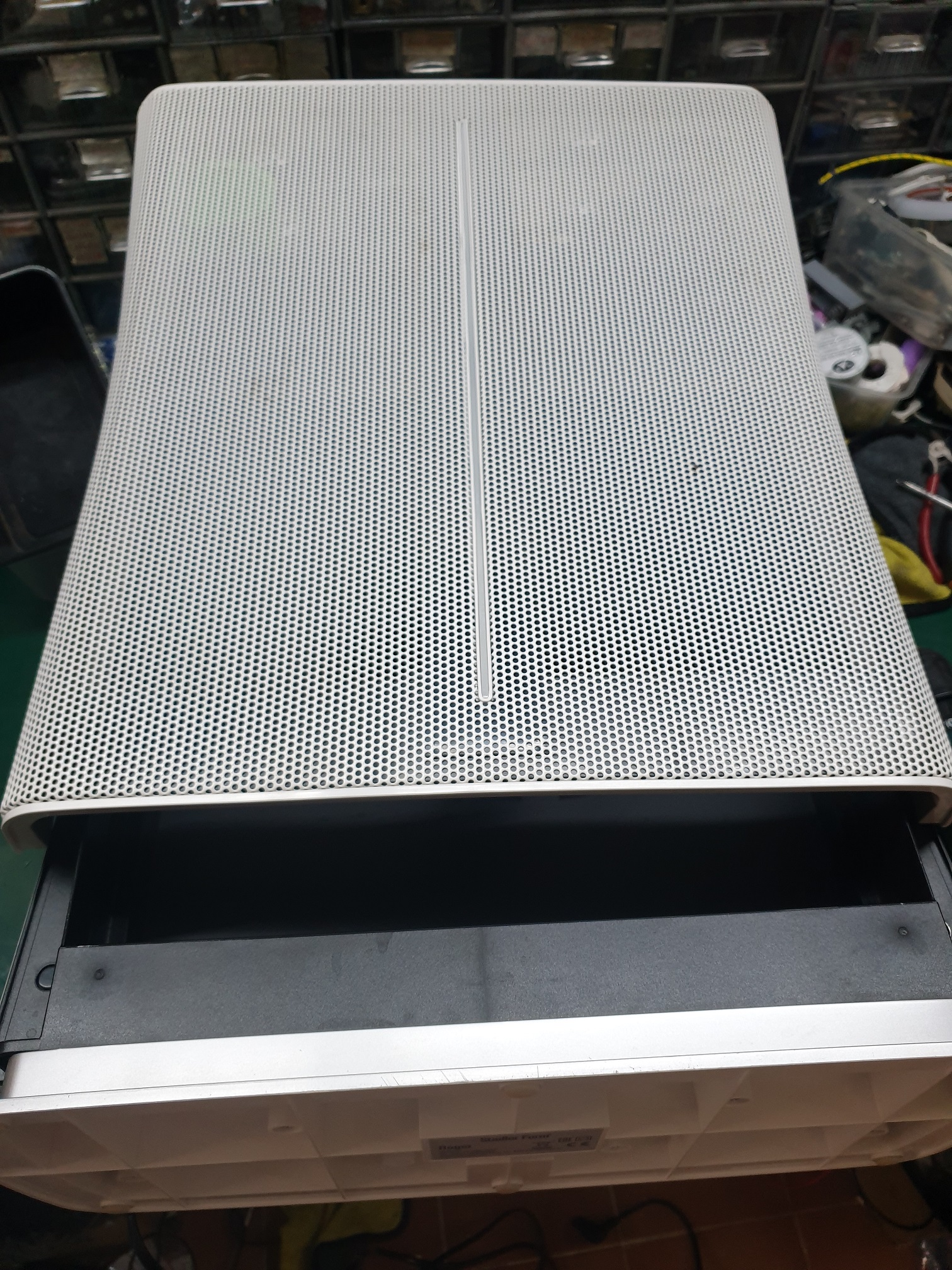 ล้างเครื่องฟอกอากาศ ยี่ห้อ STADLER FORM รุ่น Roger R-011