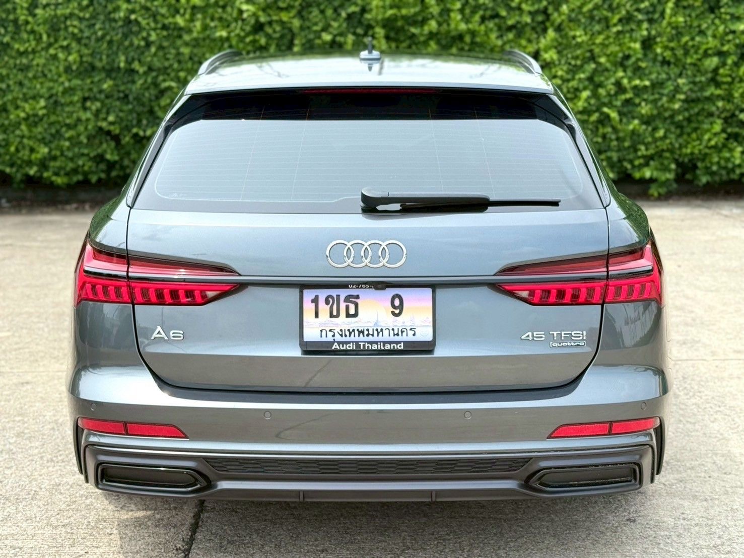 Audi A6 Avant 45 TFSI S-line Black Edition ปี 2020 สีเทา