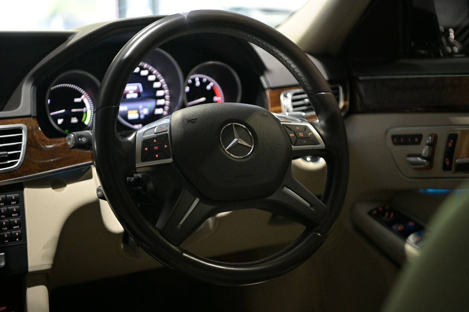 Mercedes-Benz E300 Bluetec Hybrid ปี 2013