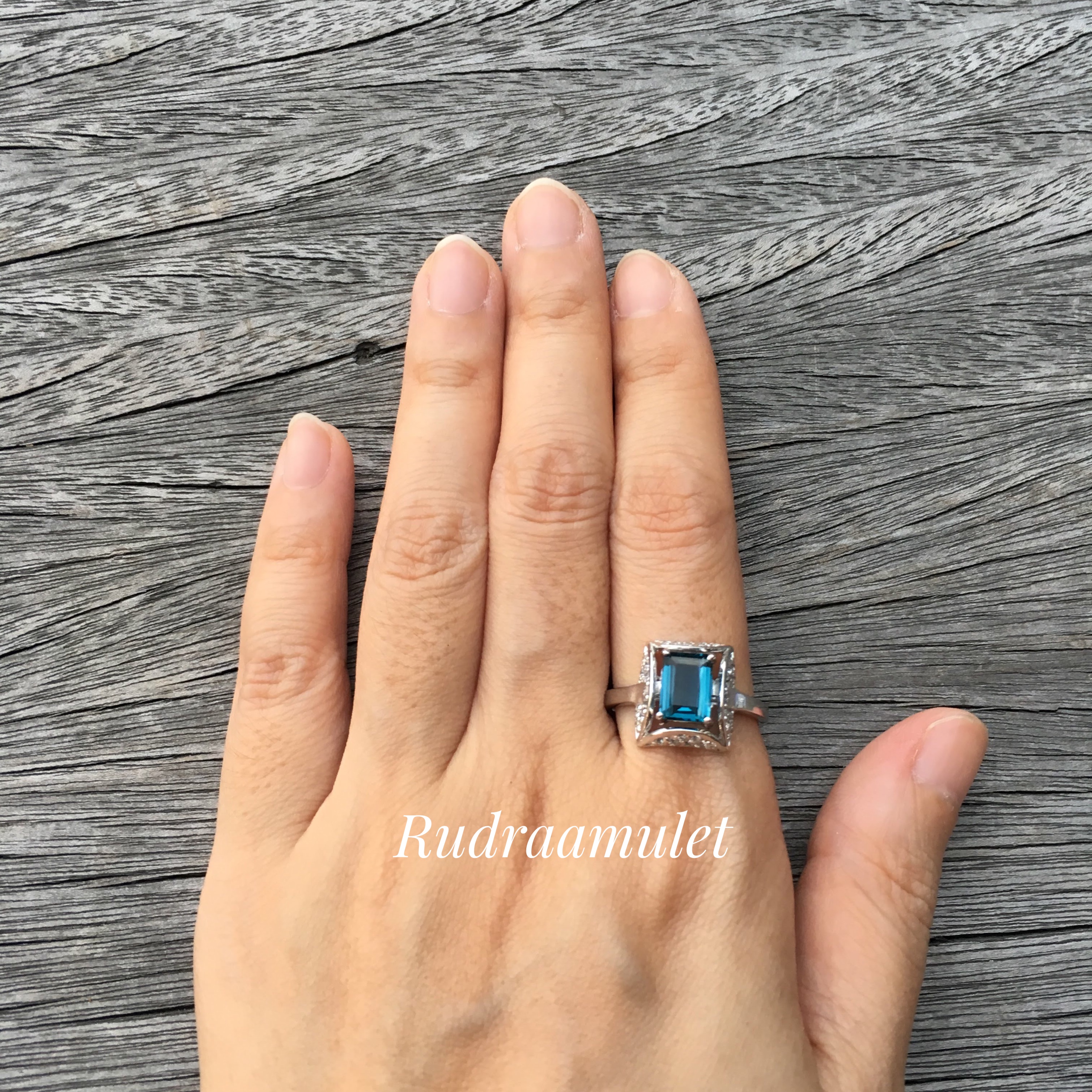 แหวนลอนดอนบลูโทพาส (London Blue Topaz)