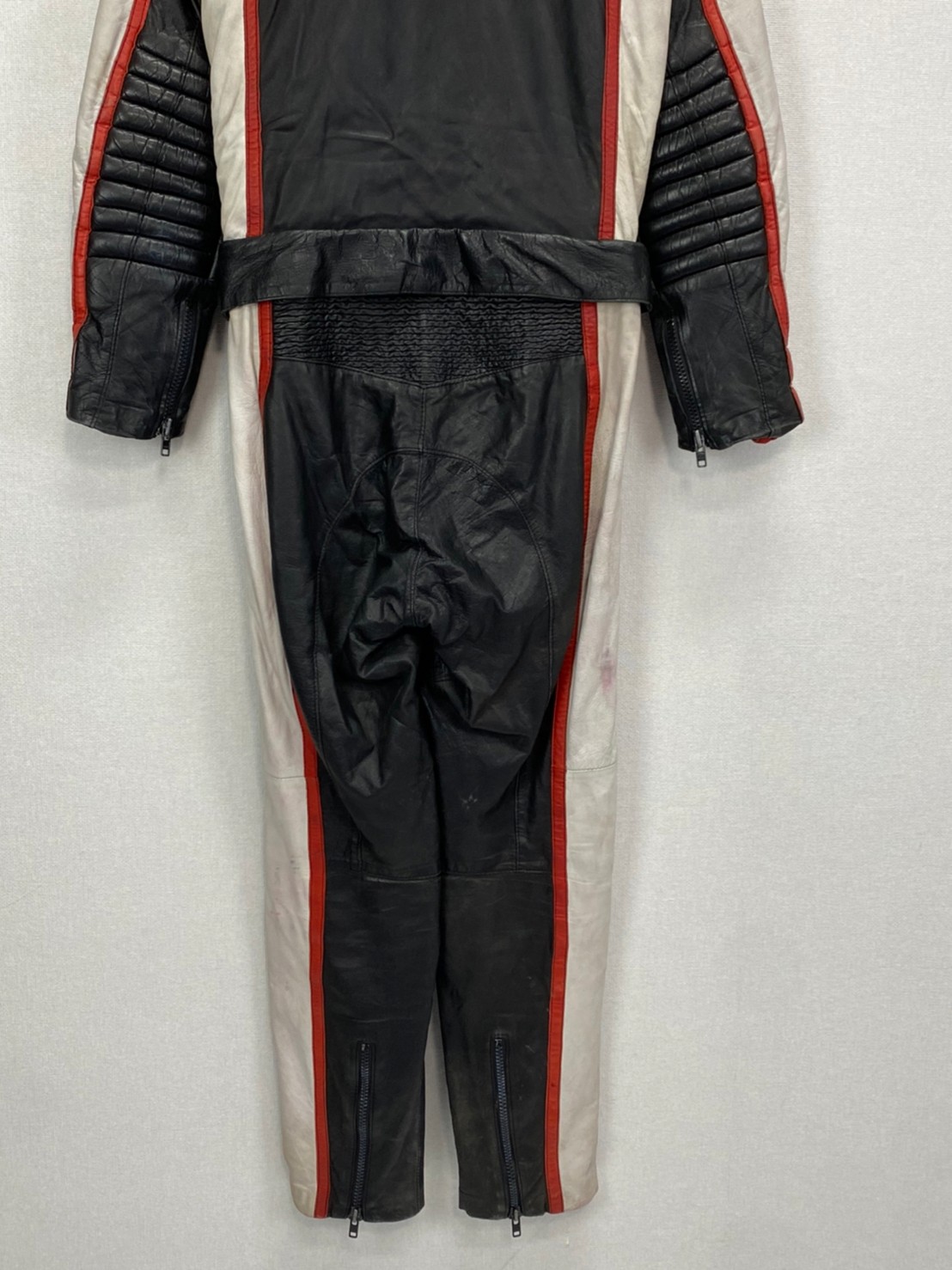 ประเภททรงชุด : Racing suit RCSS 022 (ชุดเลื้อ+กางเกง) : ยี้ห้อ....ไม่มีชื่อ
