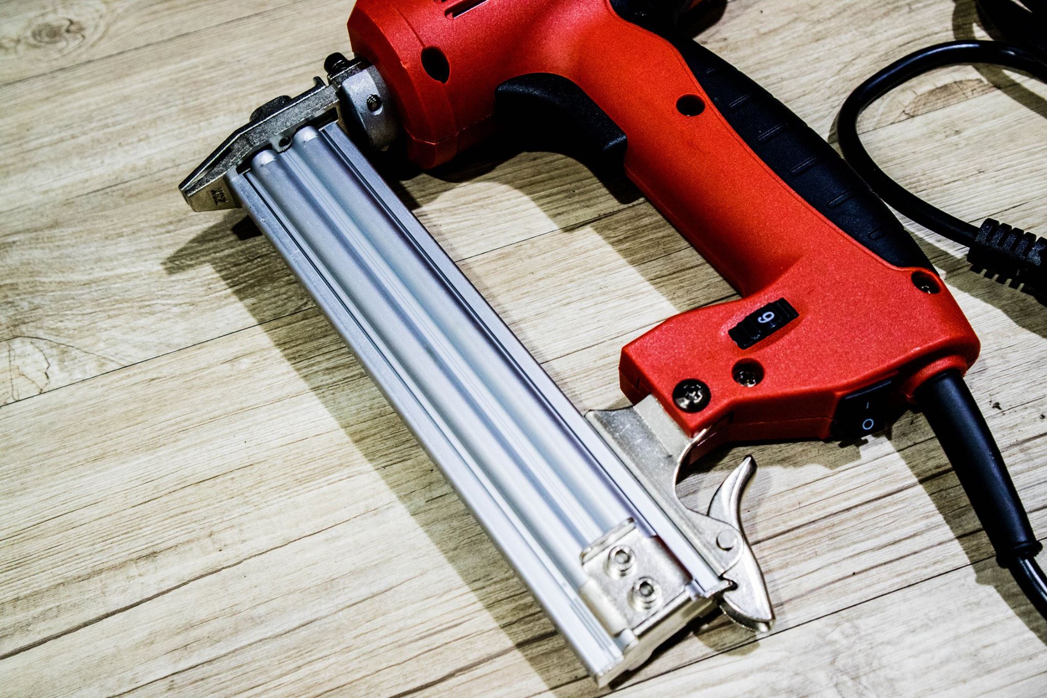 BOLID เครื่องยิงแม็กไฟฟ้า ขาเดียว F30 (สีแดง)