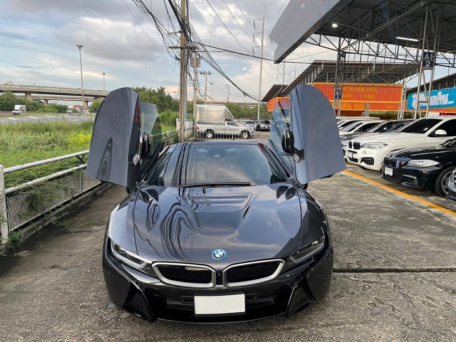 BMW i8 Roadster Convertible 2Dr Auto 6S p 4WD 1.5 Ti (CBU) ปี2020 สีเทา