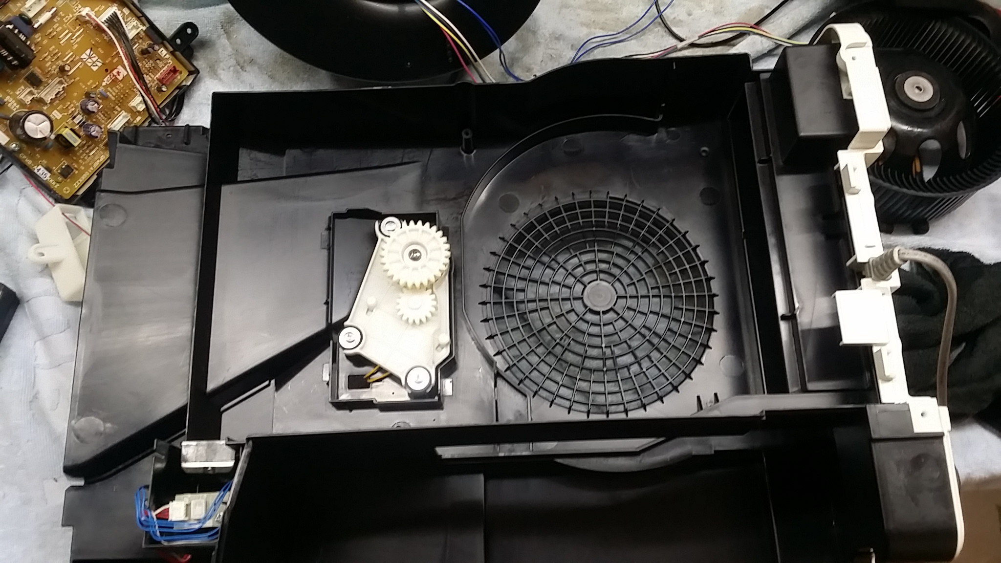 ซ่อมเครื่องฟอกอากาศ ยี่ห้อ SHARP รุ่น KC-A40TA-W อาการลมไม่ออก