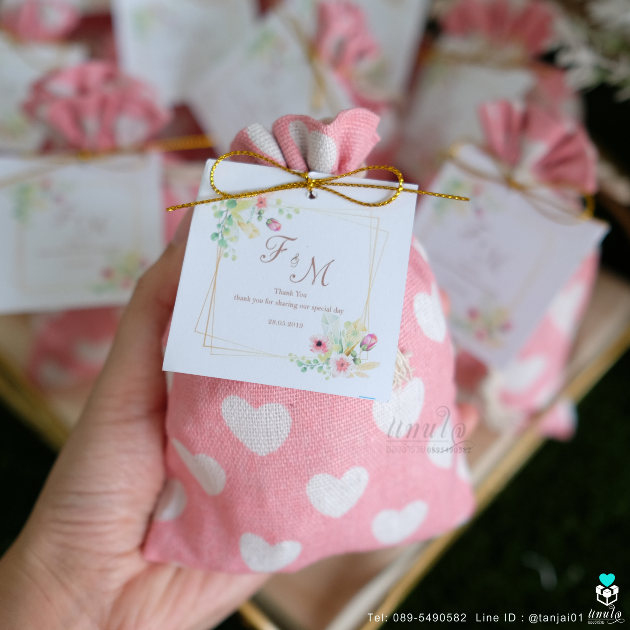 ถุงผ้าหูรูด ถุงผ้าขนาเล็ก ของชำร่วยงานแต่งงาน ผูกป้ายชื่อ ด้วยโบว์ดิ้นทอง