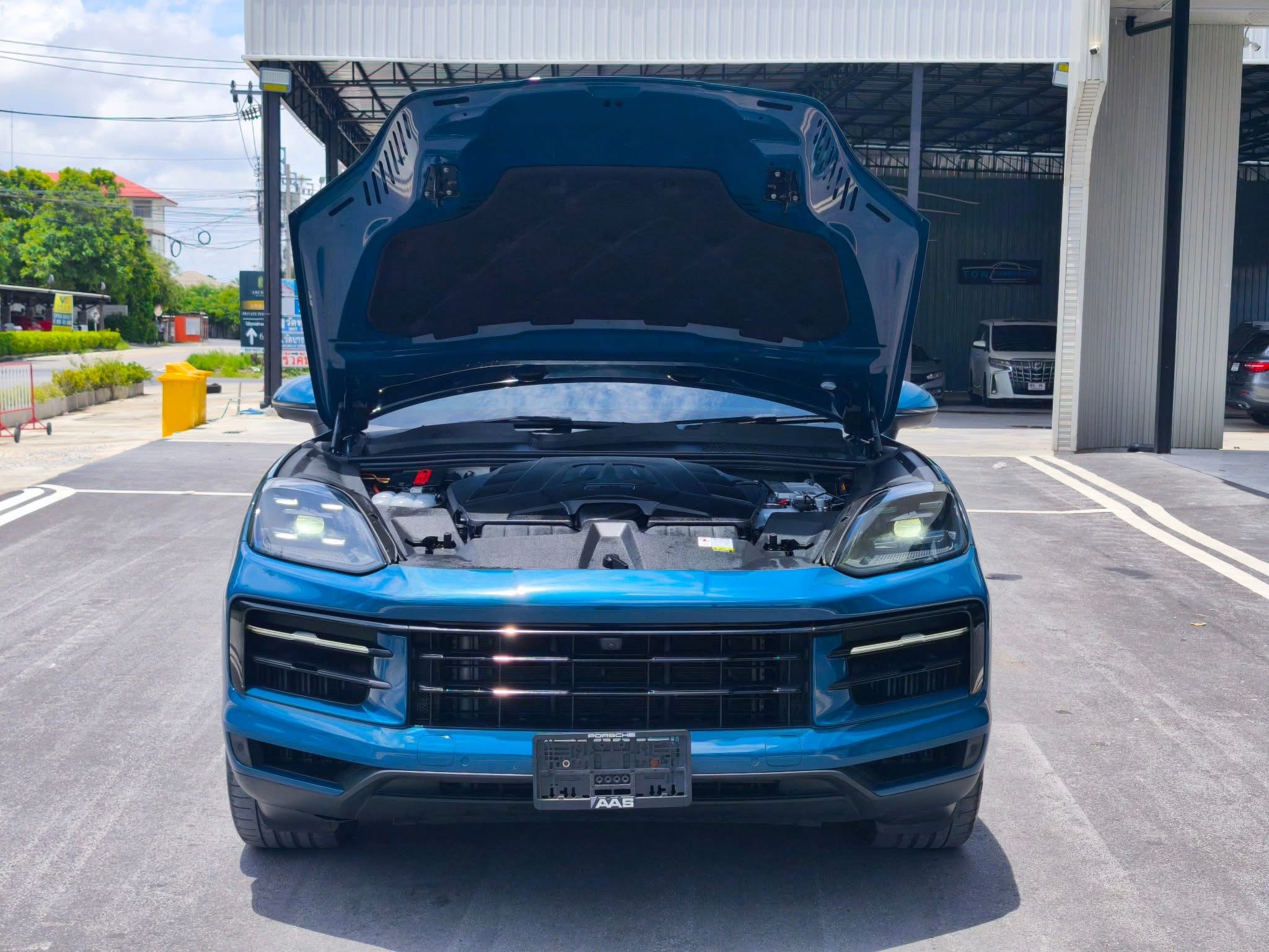 PORSCHE CAYENNE 3.0 HYBRID COUPE MOONLIGHT BLUE ปี 2025