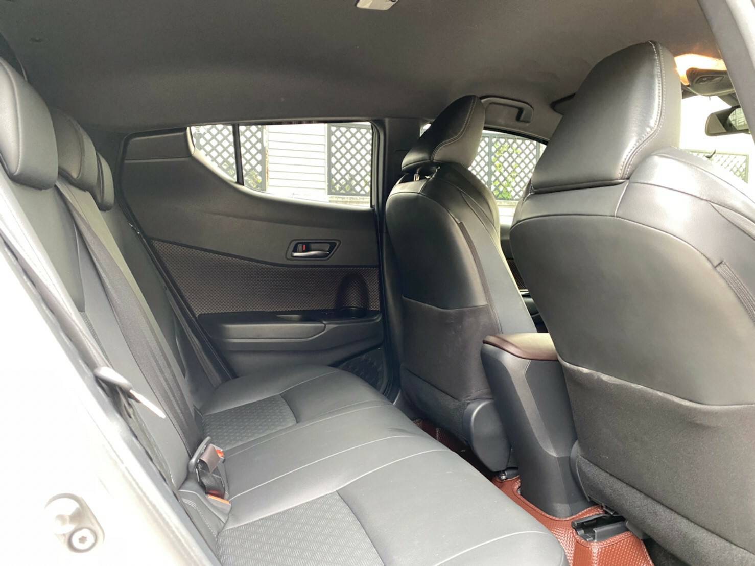TOYOTA CHR HV HI สีขาว ปี 2020