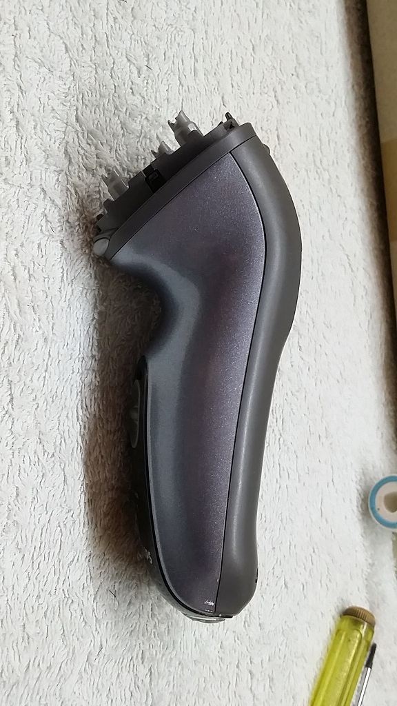 ซ่อมเครื่องโกนหนวด ยี่ห้อ PHILIPS รุ่น HQ 6695 อาการชาร์จไฟไม่เข้า