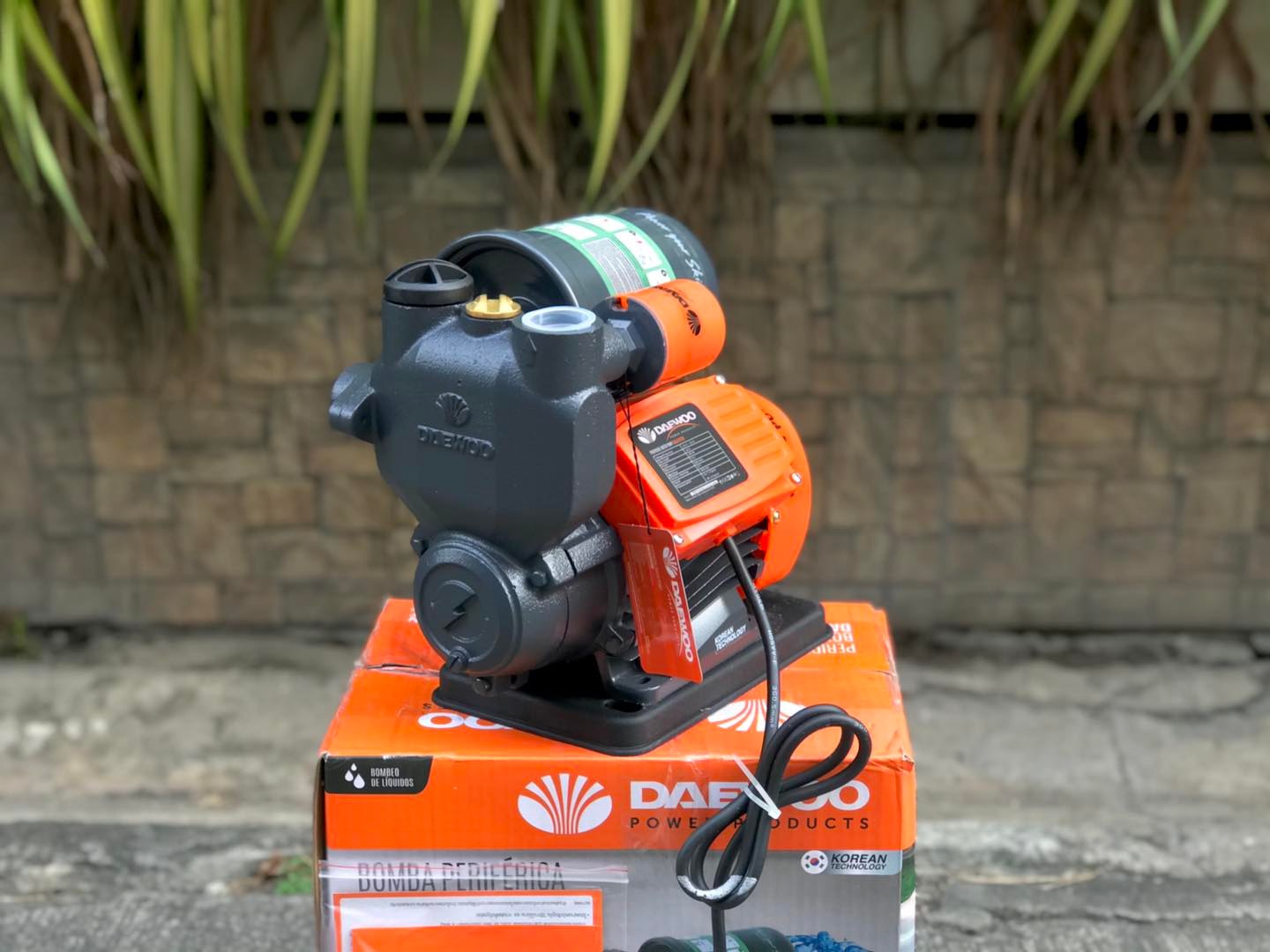 ปั๊มน้ำอัตโนมัติ Daewoo รุ่น DAEAUTO190 แถมฟรี ประแจอเนกประสงค์ และ ไฟฉายคาดหัว