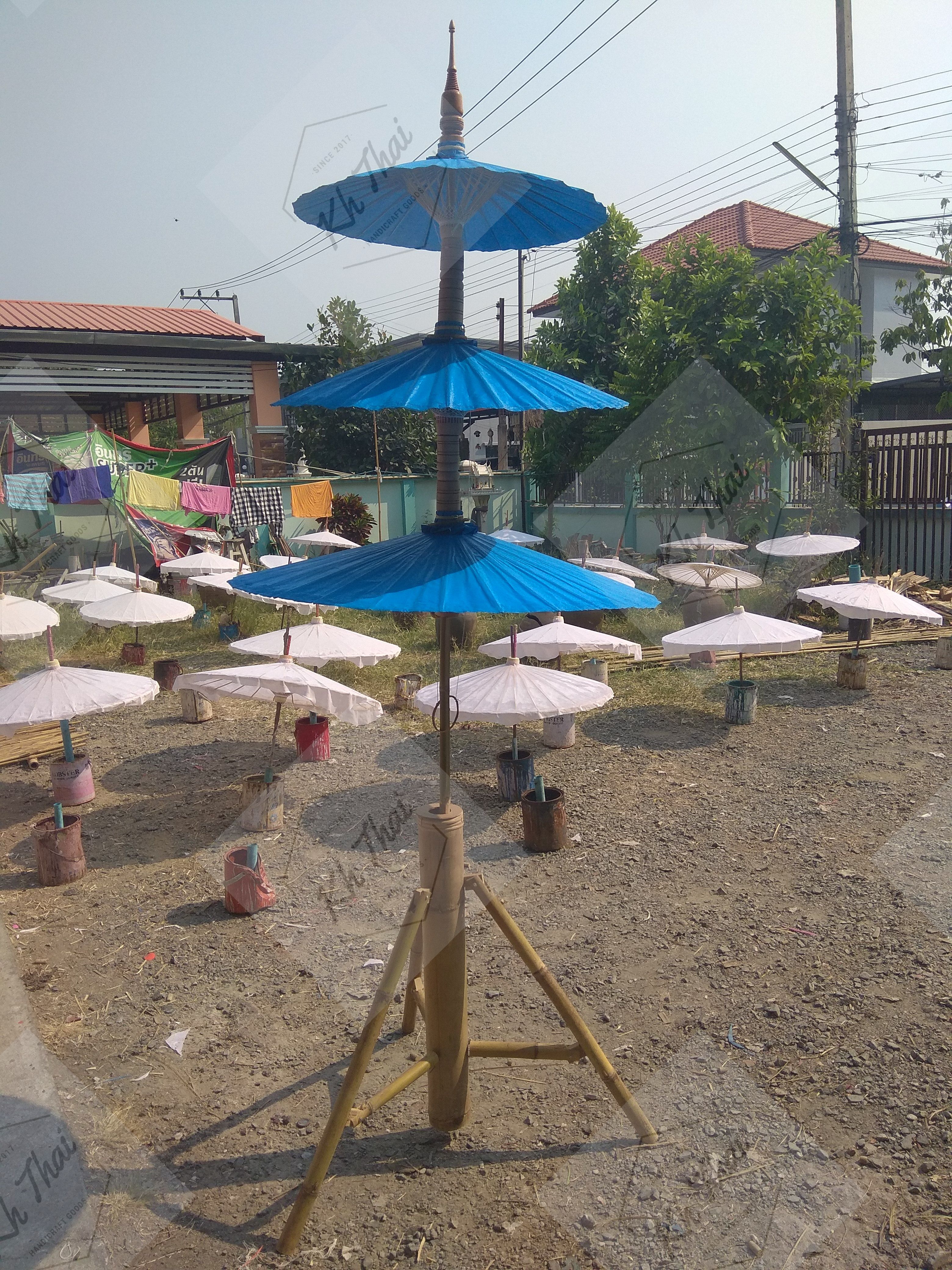 ร่มชั้นผ้าน้ำมัน สีฟ้า ขนาด 12 14 17 ตามลำดับ พร้อมขาตั้ง ใช้งานได้ทันที