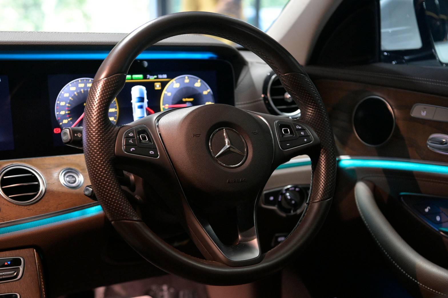Mercedes-Benz E350e Exclusive ปี 2018