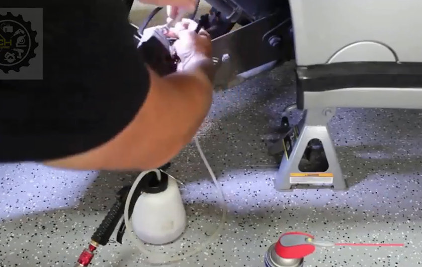 ชุดเปลี่ยนถ่ายน้ำมันเบรก