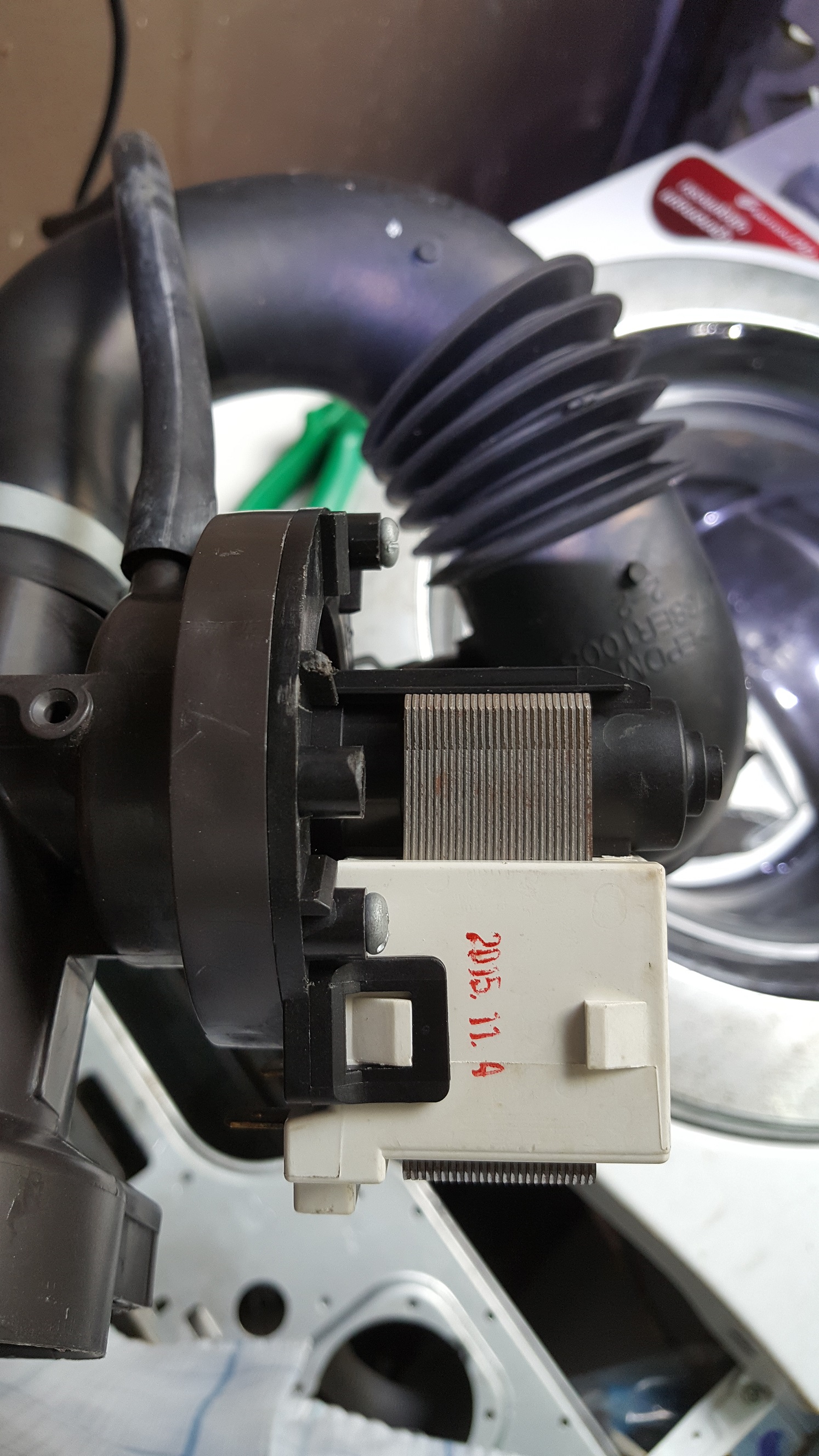 ซ่อมเครื่องซักผ้า ยี่ห้อ LG รุ่น F1409NPRW อาการซักผ้าได้แต่ไม่ปล่อยน้ำทิ้ง