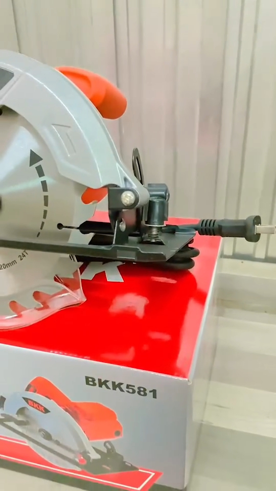 เลื่อยวงเดือน BKK 7 นิ้ว