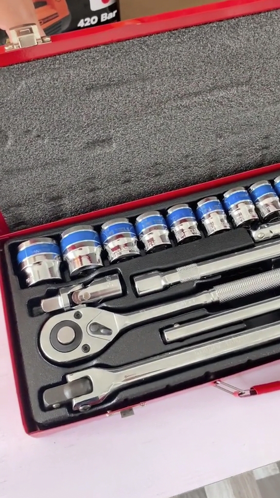 ชุดบล็อก ยี่ห้อ Euro King tool 4 หุน 24 ชิ้น ลูกบล็อก 6 เหลี่ยม