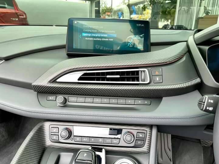 BMW i8 Roadster ปี 2021