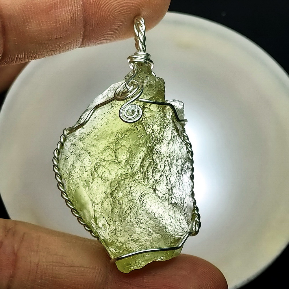 จี้สะเก็ดดาวลิเบียน เนื้อใส เกรด A ( 19กรัม ขนาดรวมจี้ 5.5x3x2ซม.) Libyan desert glass