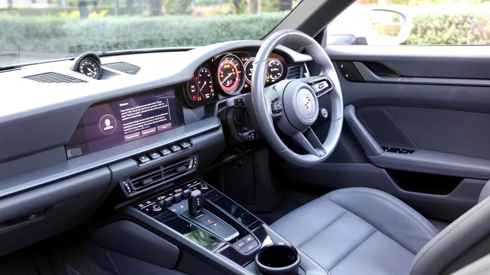 Porsche 992 Carrera 4 ปี 2023