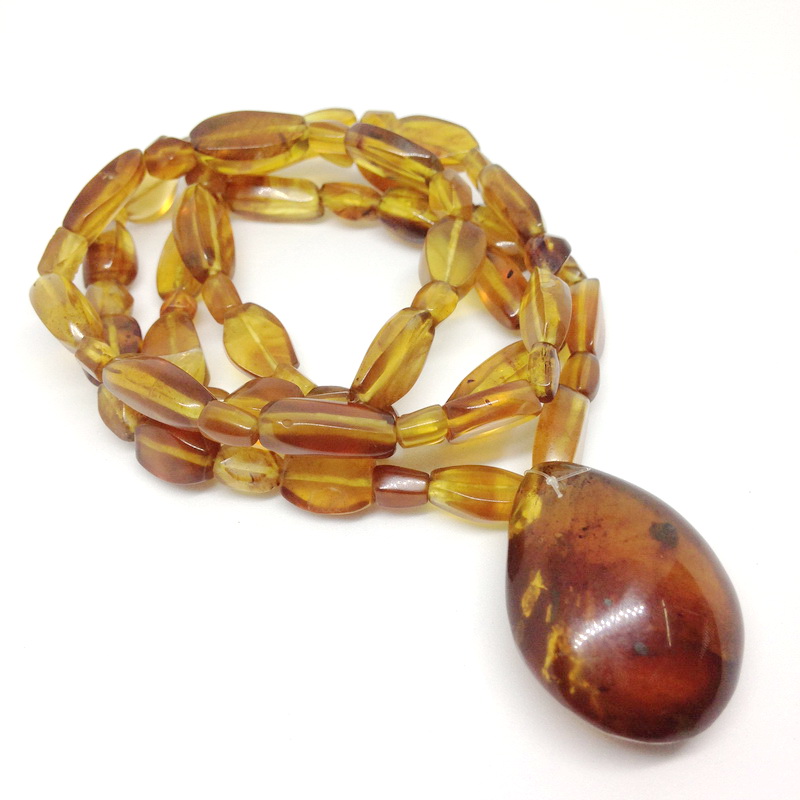 สร้อยคอ จี้ อำพัน ธรรมชาติ (Burmite Amber) จากพม่า