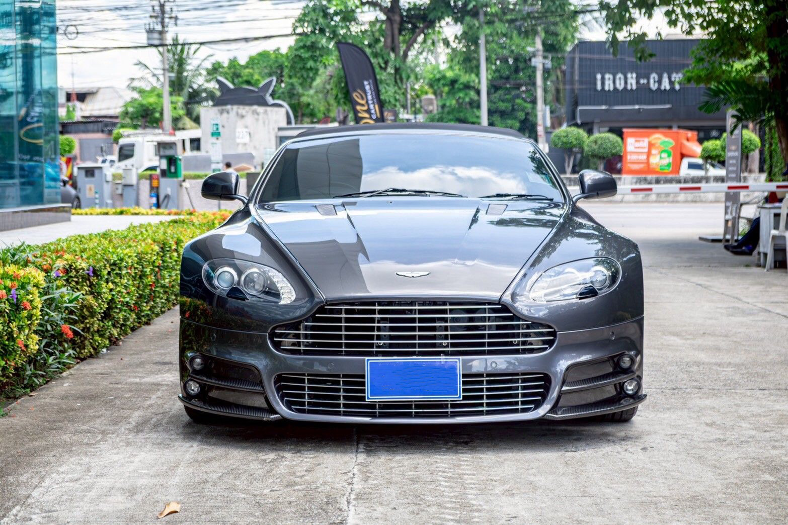 Aston Martin Vantage Roadster ปี 2012