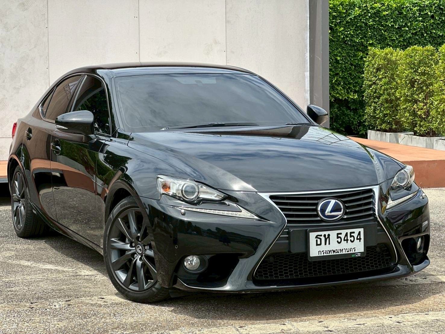 LEXUS IS300h ปี 2015